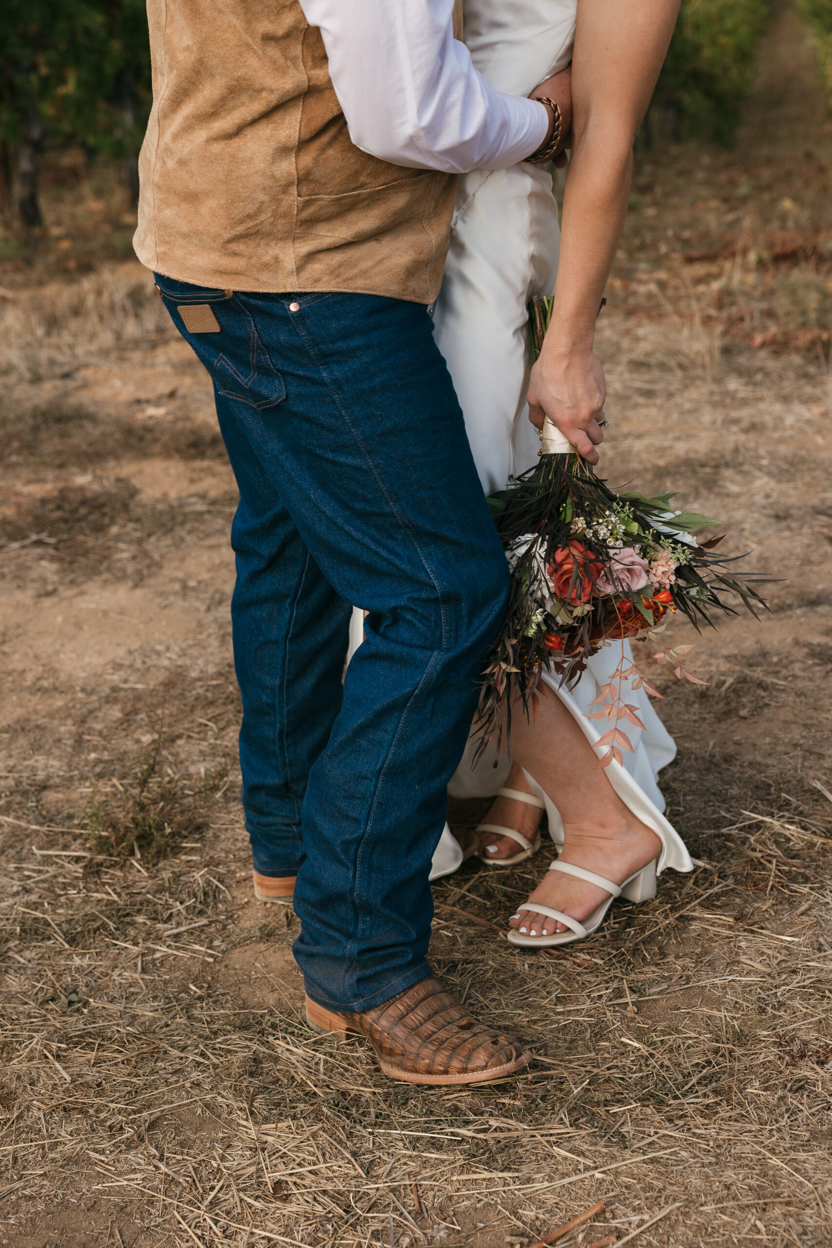 Sonoma County photographer captures all the wedding details of the bride and groom