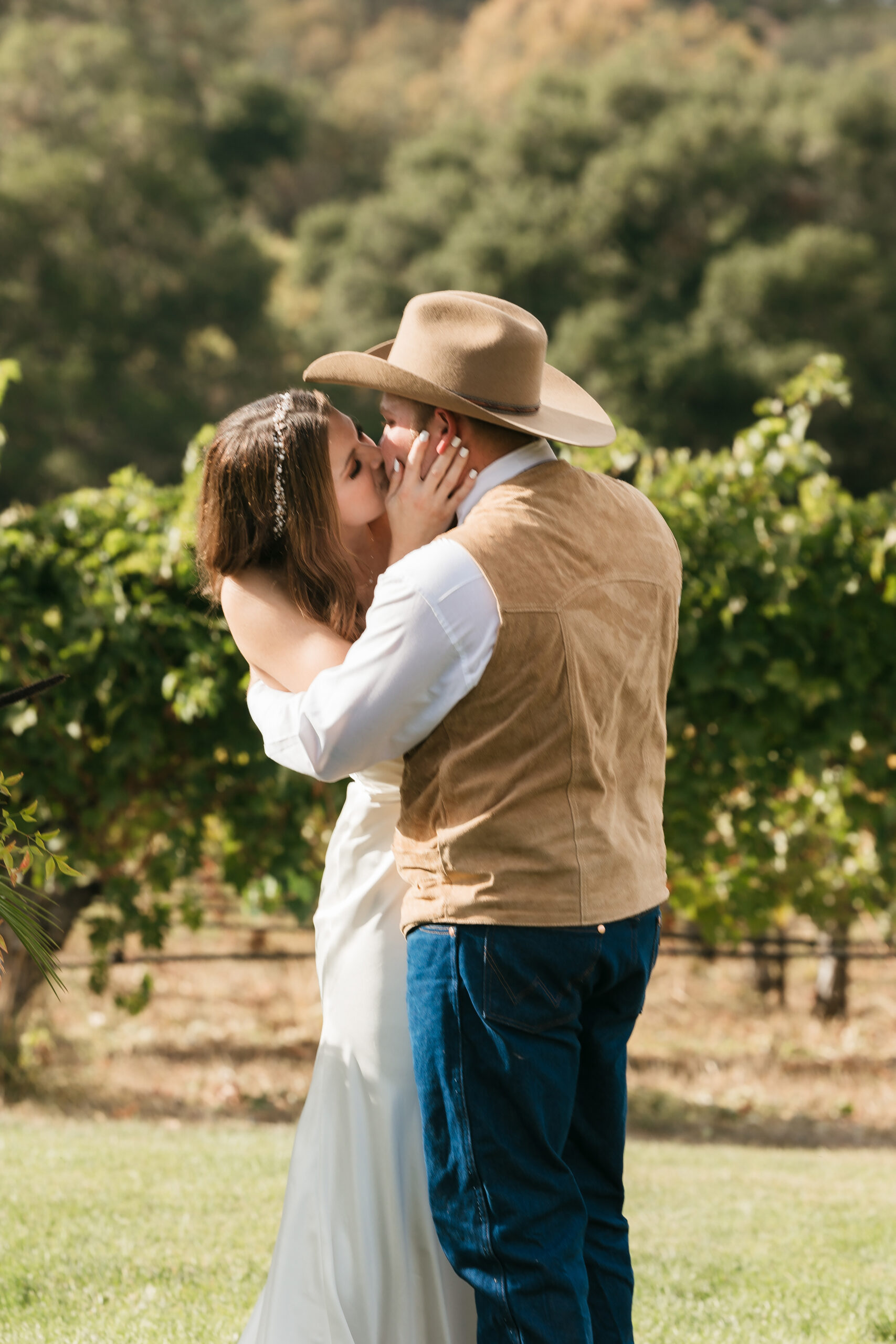 Couples first kiss during wedding ceremony in hopland california